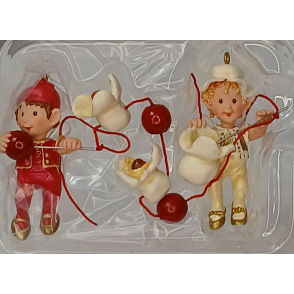 New Hallmark 2007 Holiday String-Along Elves Popcorn String Cranberries - Picture 3 of 5